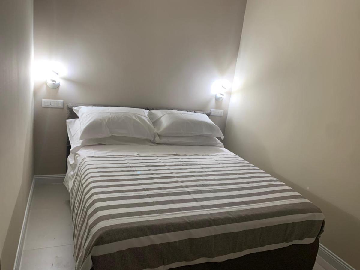Penthouse Aureliana Attico Con Piscina A Lejlighed *